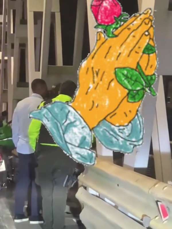 暖心救援！曼联旧将瓦伦西亚桥头劝回轻生青年 视频获数万点赞